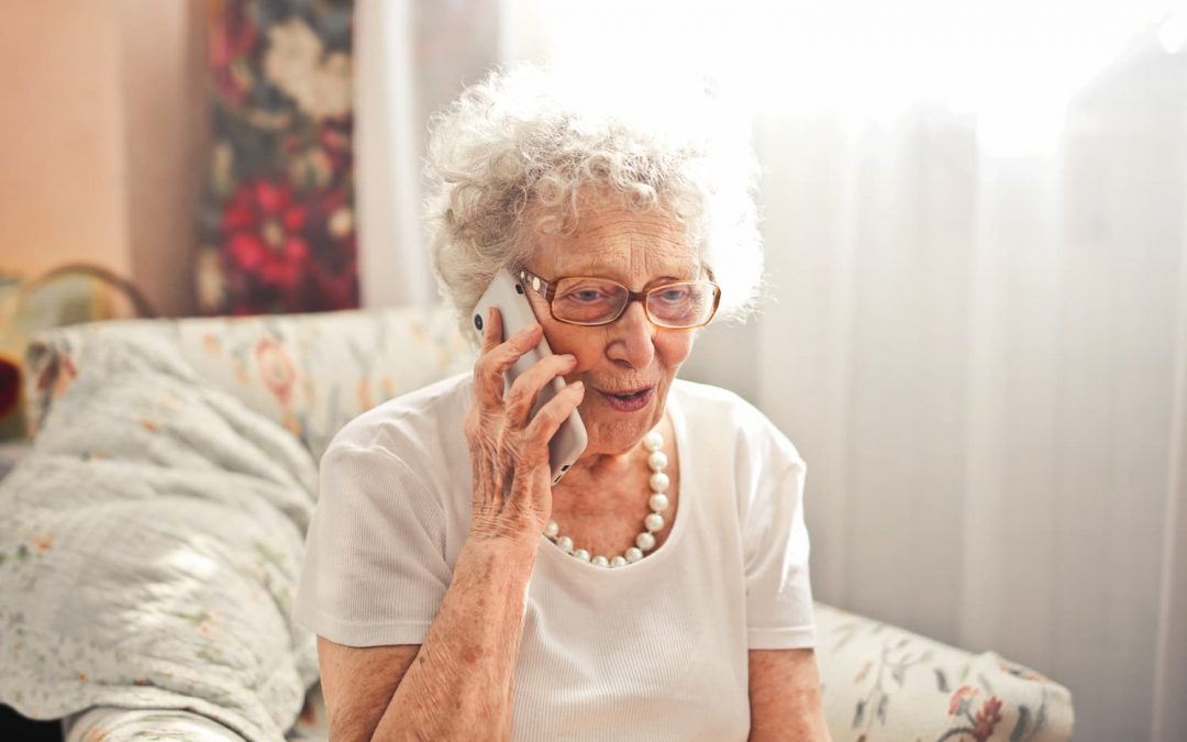 Quel téléphone pour une personne âgée et malvoyante ?
