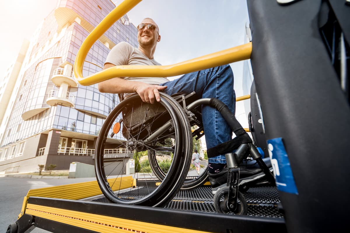rampe accès fauteuil roulant