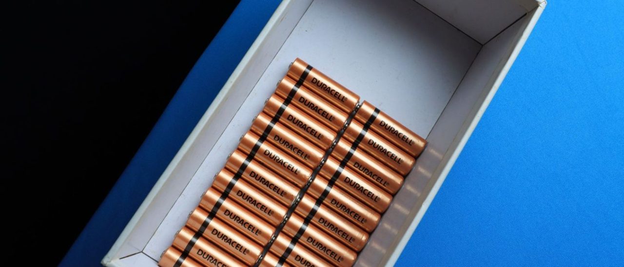 Durée de vie d'une batterie de monte-escalier : signes d'usure, prix et remplacement